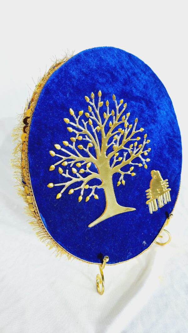this is Golden Whispers – Velvet Art of Eternal Companionship